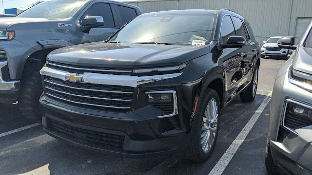 2025 Chevrolet Traverse AWD LT